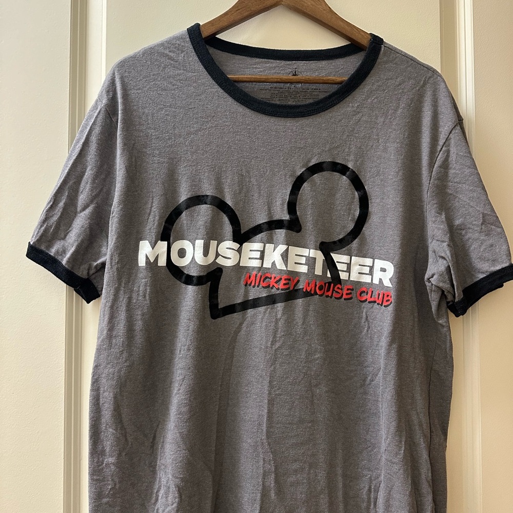 Women’s Disney Store XL T-shirt